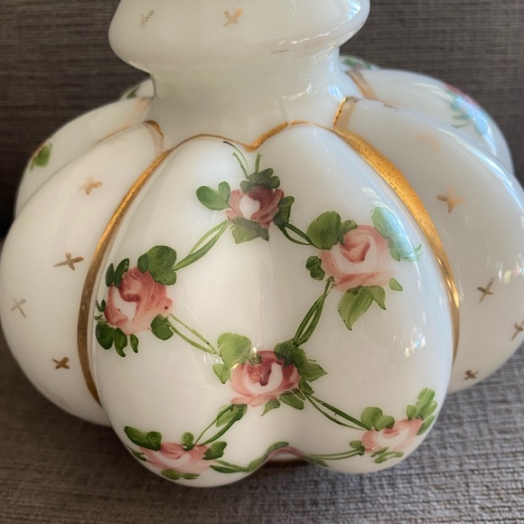 RARE Fenton Silver Crest Hand Painted 1940’s Charleton Roses Bow Tie Melon Vase - Picture 6 of 15